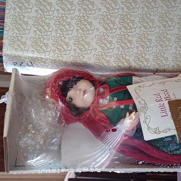FRANKLIN Heirloom Vintage Porcelain Doll Little Red Riding Hood by Carol Lawson - Picture 1 of 3